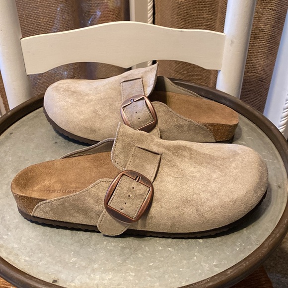Brand New Madden women’s Clogs size 10. - Picture 2 of 5